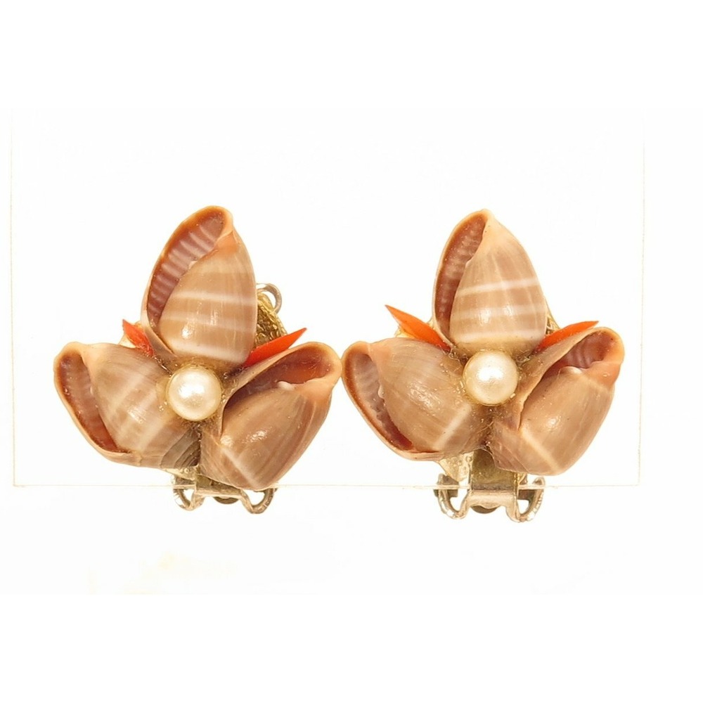 VINTAGE BROWN WHITE SHELL ART & PEARL‎ ACCENT CLIP-ON EARRINGS